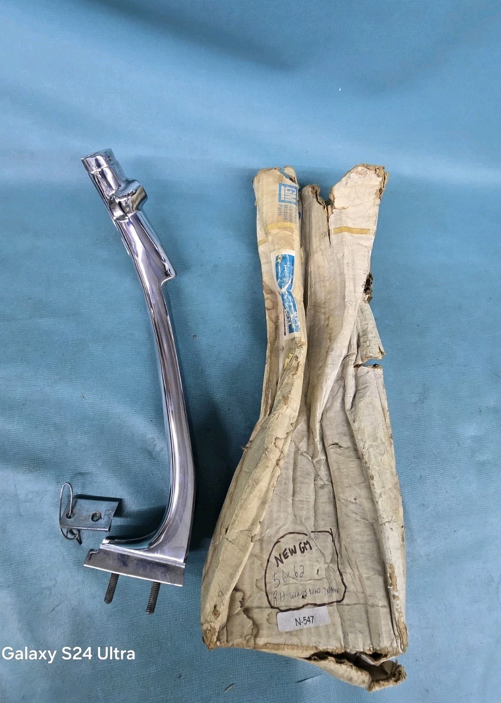 (BROKE) NOS 59 60 61 62 RH WINDSHIELD FRAME CHROME PILLAR POST 3762680 RIGHT (BROKE) NOS 59 60 61 62 RH WINDSHIELD FRAME CHROME PILLAR POST 3762680 RIGHT