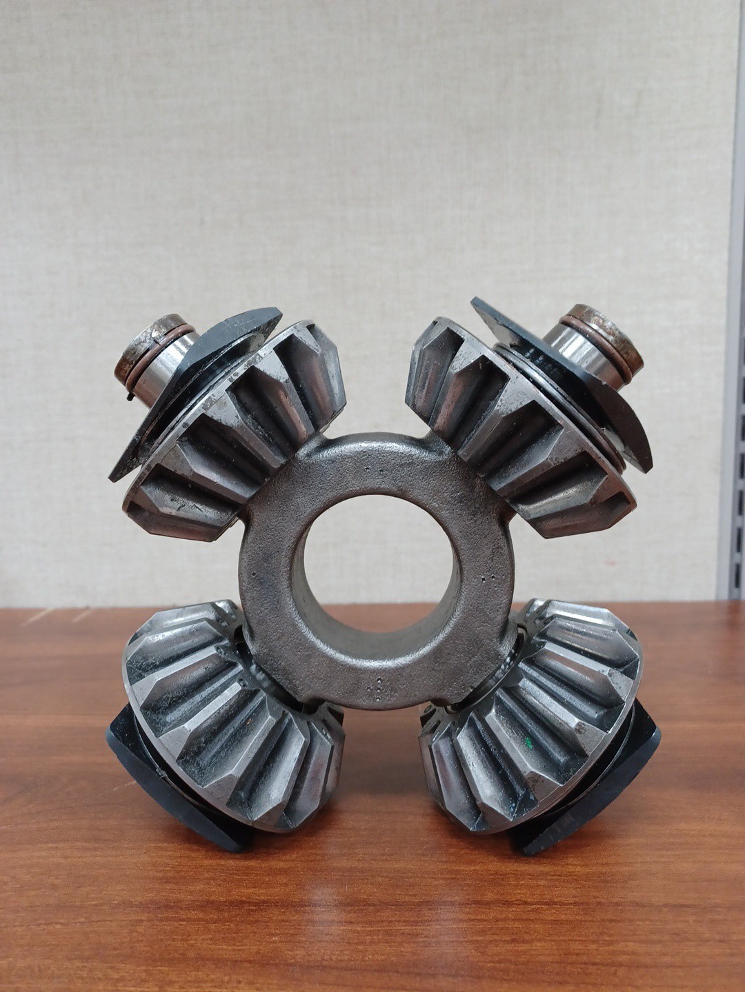 Pre-Owned Genuine Meritor LMTV FMTV Axle Differential Nest Spider Gear