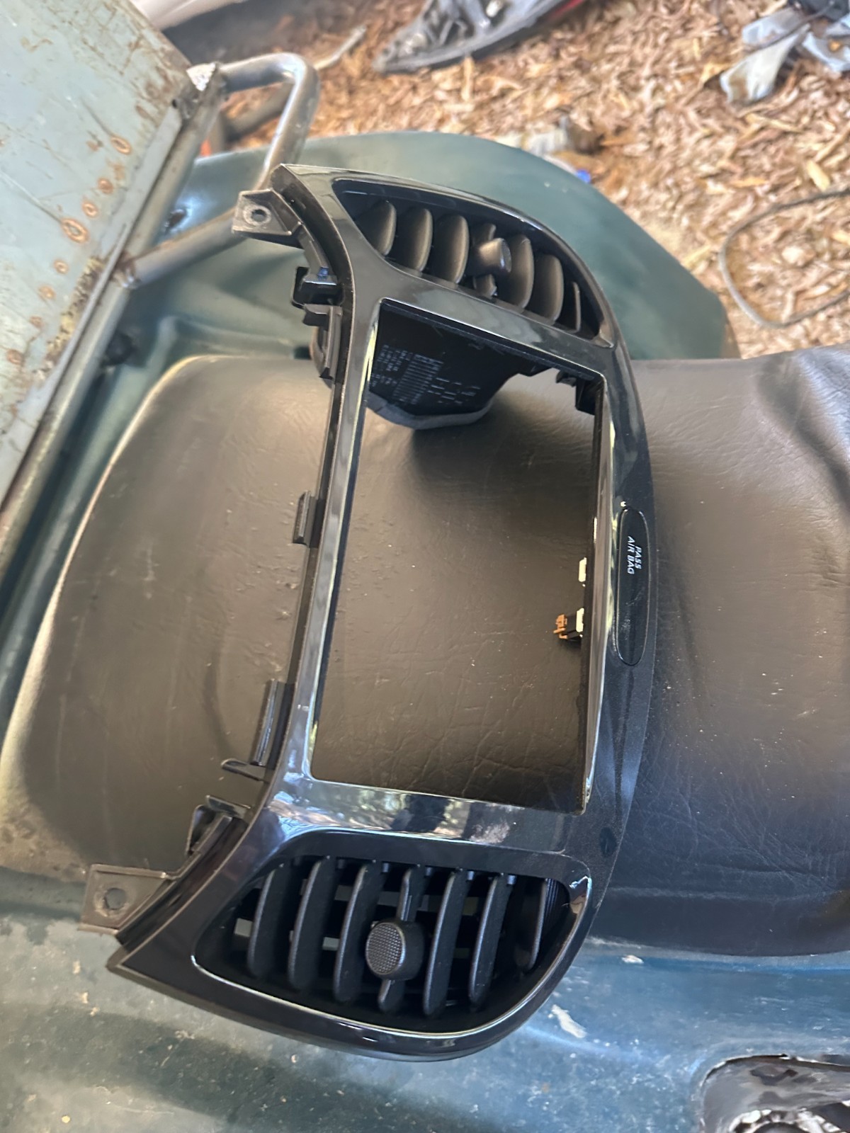 11-15 NISSAN JUKE OEM RADIO DASH VENT CENTER BEZEL TRIM PANEL 11-15 NISSAN JUKE OEM RADIO DASH VENT CENTER BEZEL TRIM PANEL