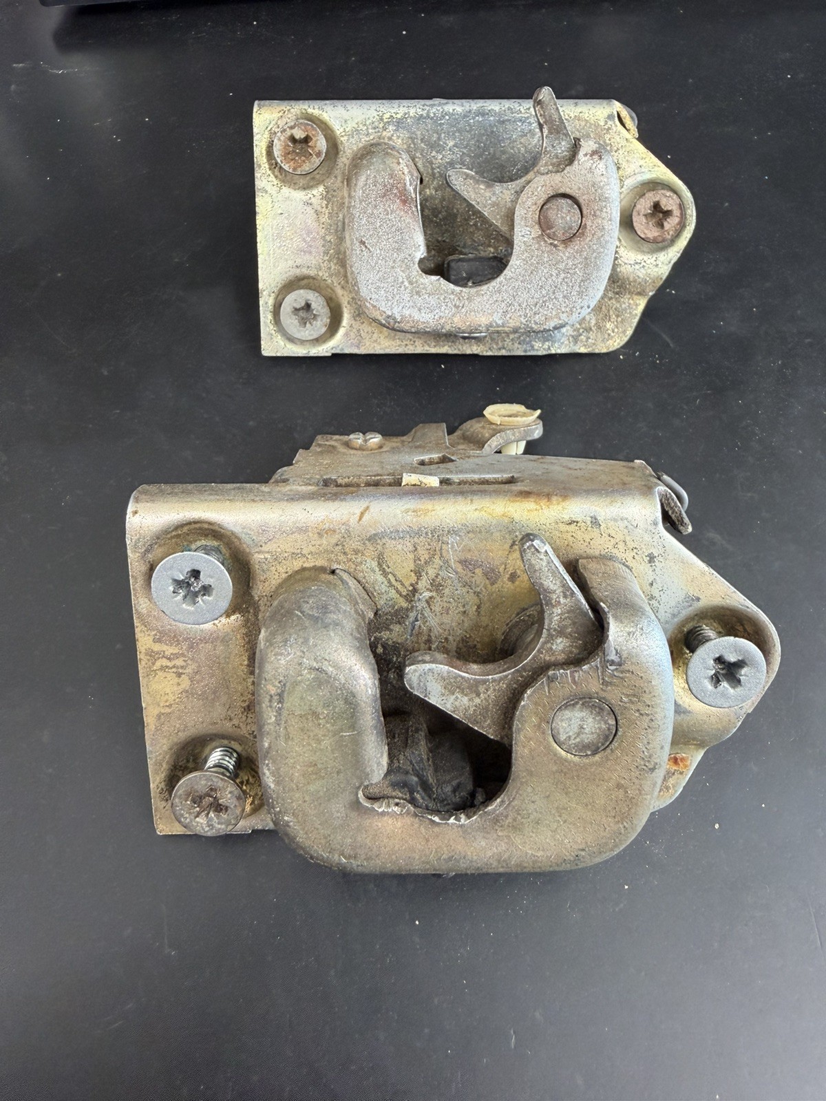 1978-1982 1979 79 78 Ford BRONCO rear Tailgate LATCHES latch pair - LH + RH set 1978-1982 1979 79 78 Ford BRONCO rear Tailgate LATCHES latch pair - LH + RH set