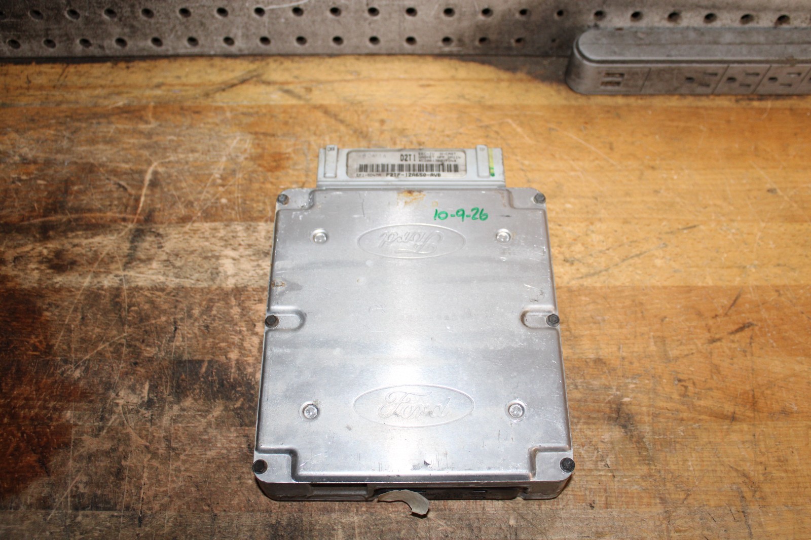 1992-1993 Ford F150 4.9L AT ECU F2TF-12A650-AVB ECM PCM Engine Module Computer 1992-1993 Ford F150 4.9L AT ECU F2TF-12A650-AVB ECM PCM Engine Module Computer