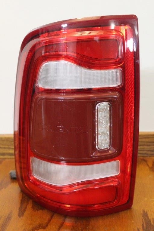 \'20-\'24 DODGE 2500 Left Driver Taillight LED red trim w/blind spot OEM68446839AE \'20-\'24 DODGE 2500 Left Driver Taillight LED red trim w/blind spot OEM68446839AE