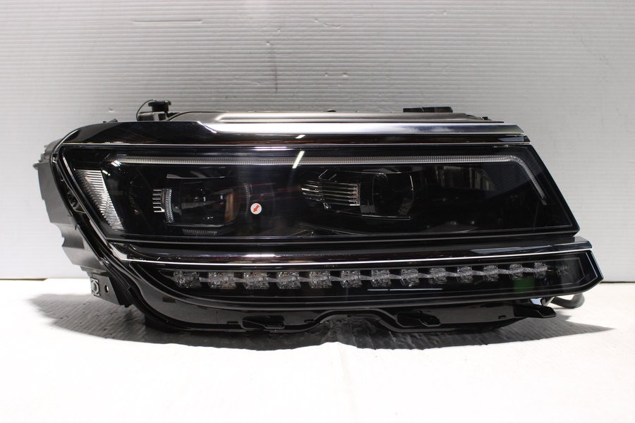 2018-2021 Volkswagen Tiguan LED Right Side Headlight Assembly OEM 5NL941082A