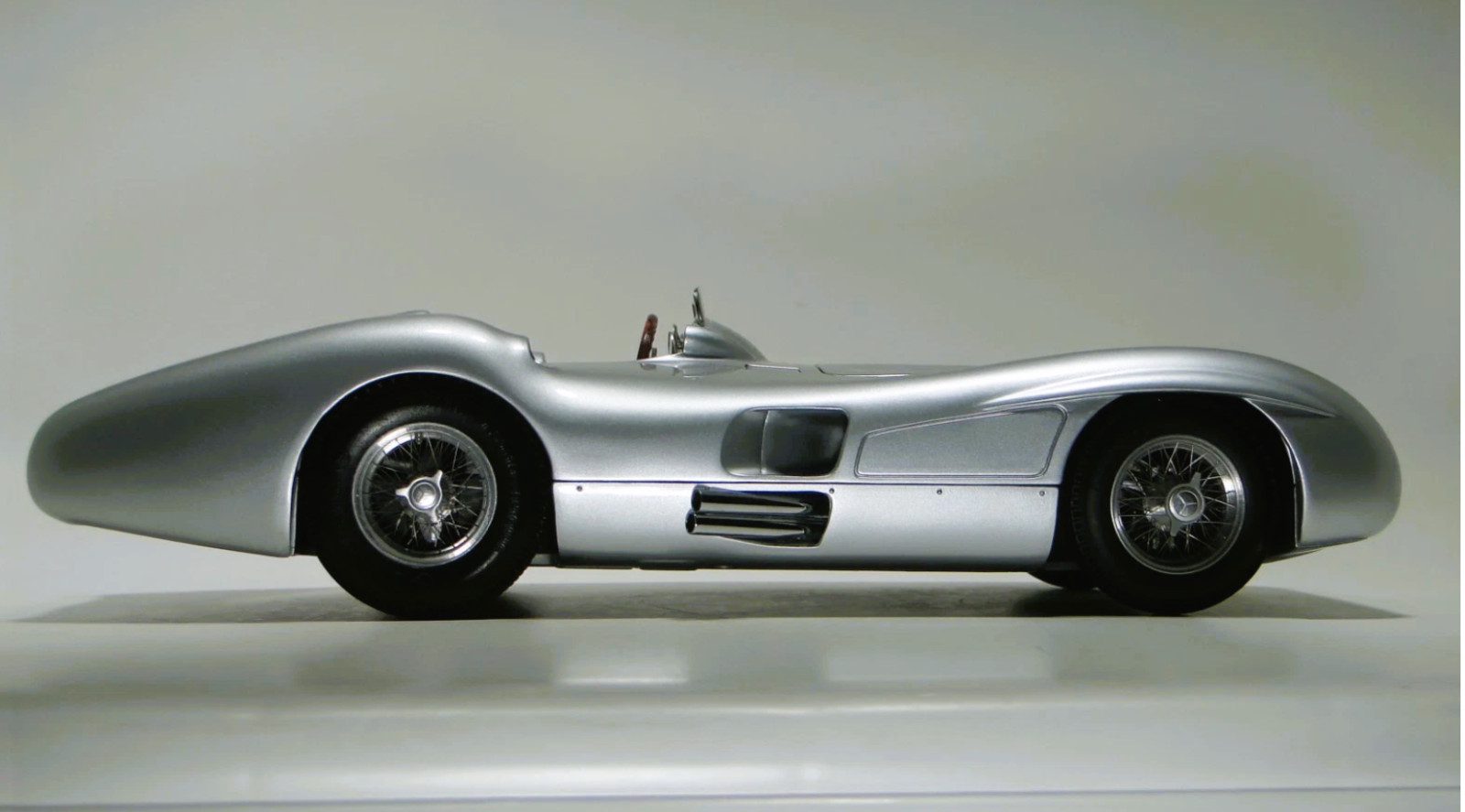 Mercedes-Benz AMG Custom Built GT Car w/Chrome Trim As Shown1:18SCALE MODEL Mercedes-Benz AMG Custom Built GT Car w/Chrome Trim As Shown1:18SCALE MODEL