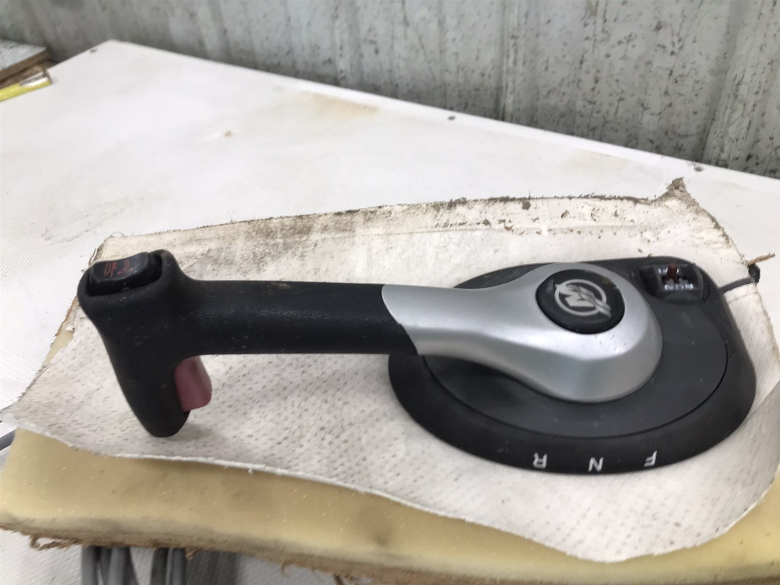 11 Bayliner 217 SD Deck Boat Mercury throttle shifter control controller 883710