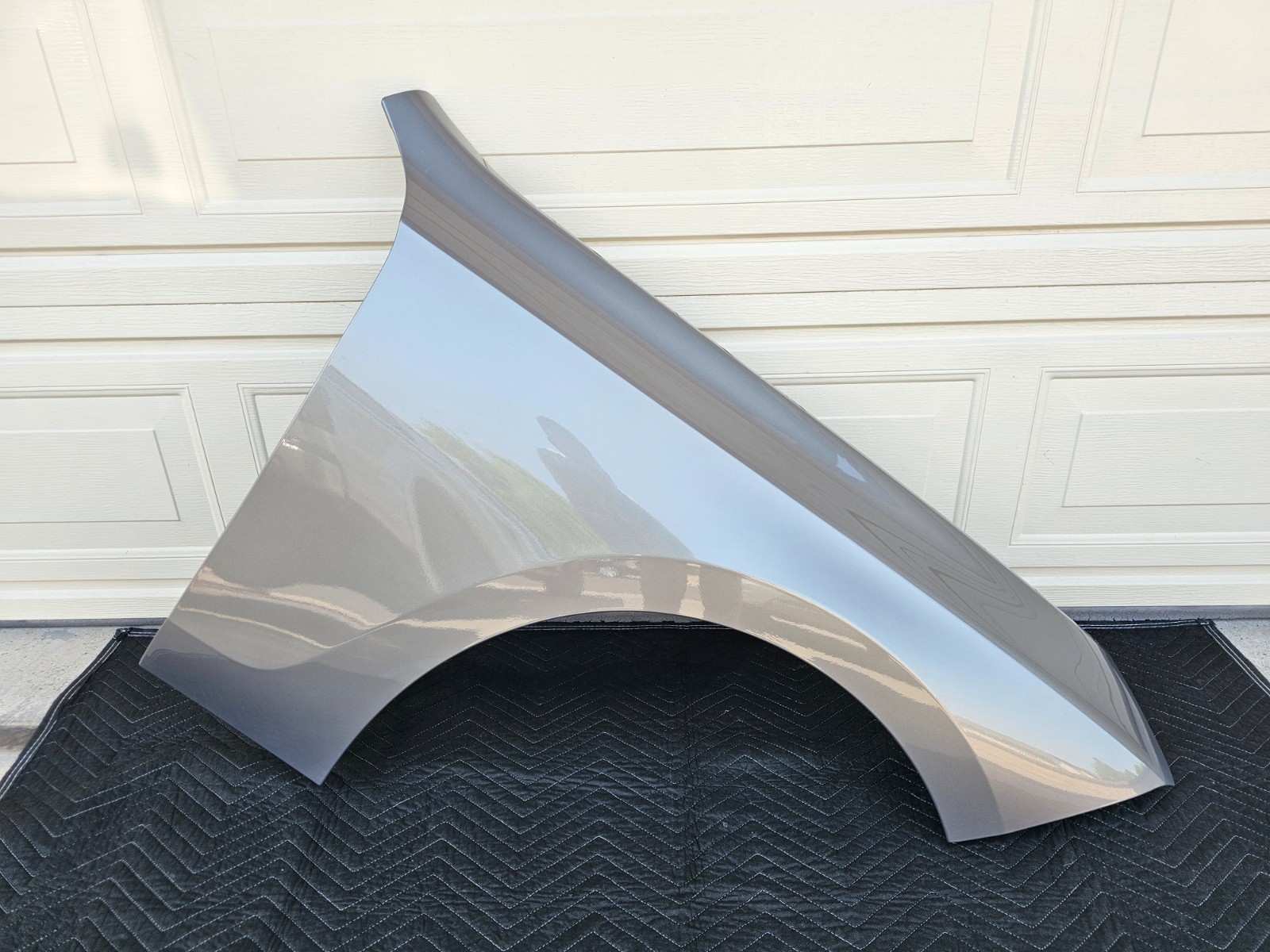 BMW 740i 750e 760i i7 M70 OEM Right Fender 2023 2024 2025 2026