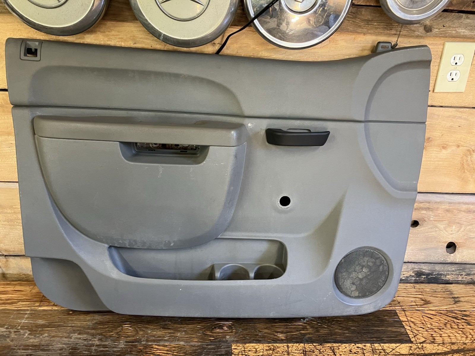 10-13 Chevy  Silverado Gmc Sierra Driver Side Interior Door Panel Manual Window