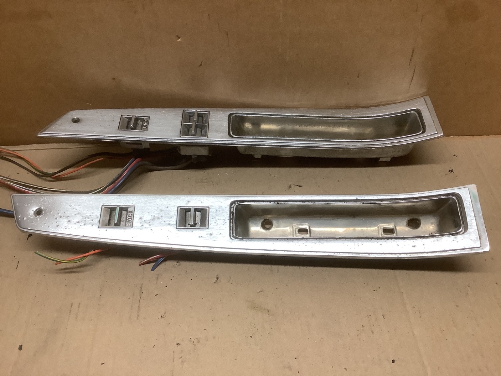 1973-1977 PONTIAC GRAND PRIX POWER WINDOW BEZELS DOOR SWITCH SET LH RH PIGTAILS 1973-1977 PONTIAC GRAND PRIX POWER WINDOW BEZELS DOOR SWITCH SET LH RH PIGTAILS