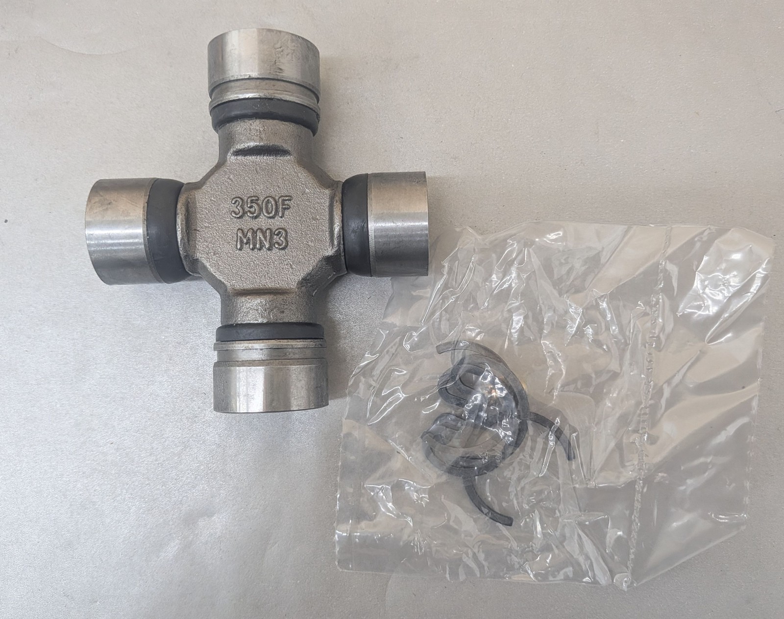 MOOG 372 015-2006-2 Universal (U) Joint