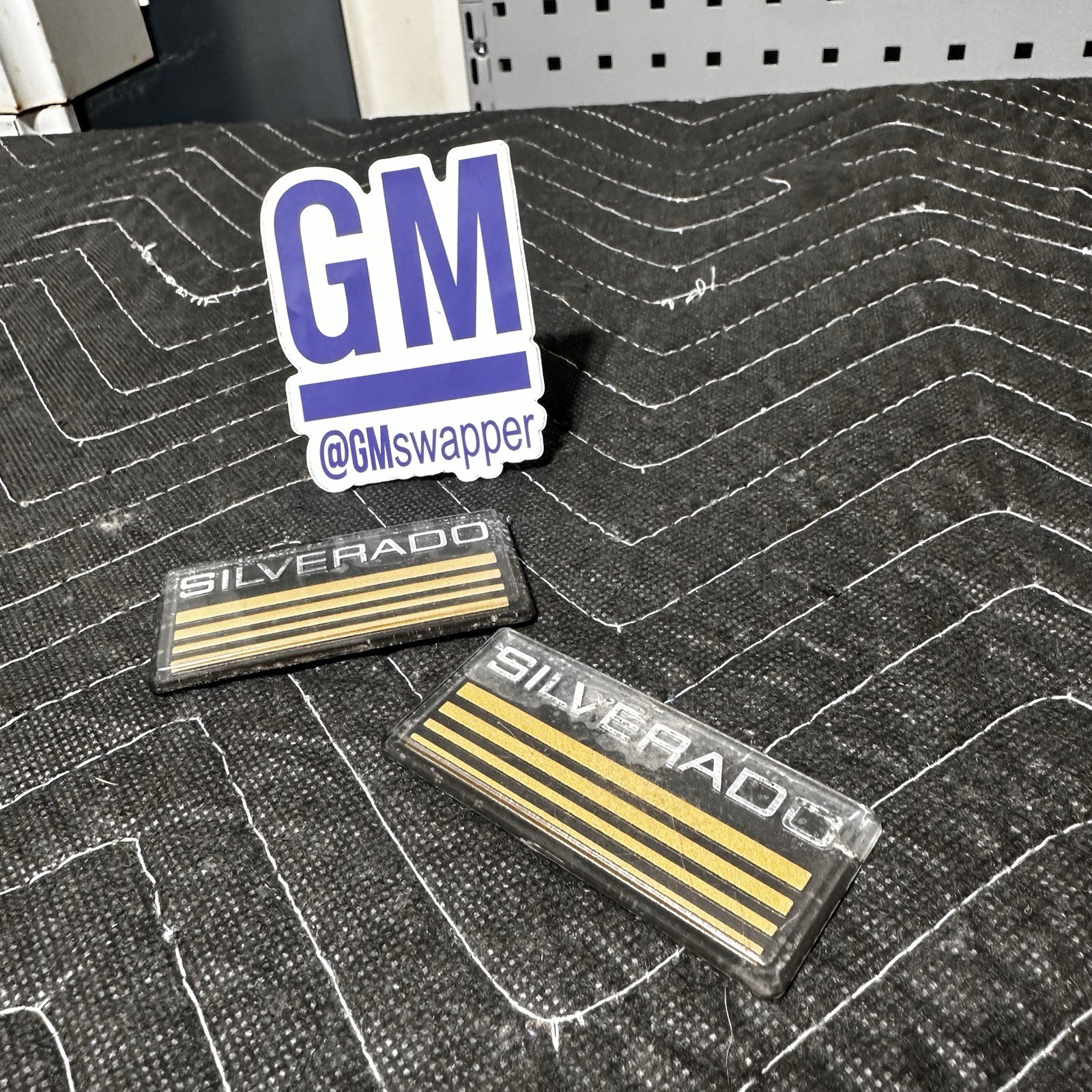 2X OBS 88-98 Suburban Tahoe Silverado Side Side Pillar Cab Emblem Badge Gold OEM