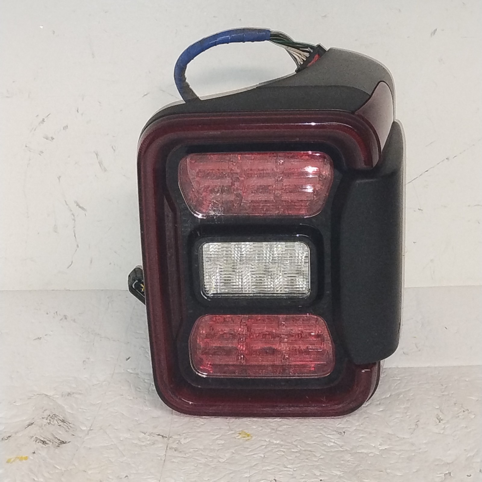 OEM 2020 2026 JEEP GLADIATOR RIGHT RH PASSENGER LED TAIL LIGHT WITH BLIND SPOT
