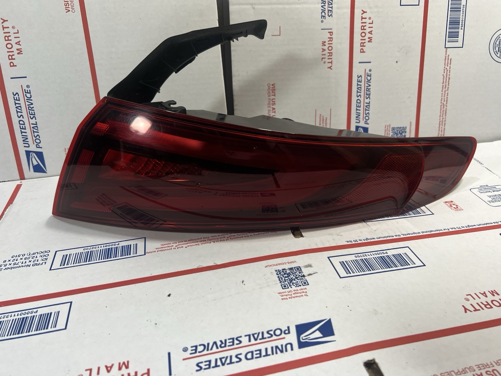 2017 - 2023 ALFA ROMEO GIULIA RIGHT SIDE REAR OUTER LED TAILLIGHT TAIL LIGHT OEM 2017 - 2023 ALFA ROMEO GIULIA RIGHT SIDE REAR OUTER LED TAILLIGHT TAIL LIGHT OEM