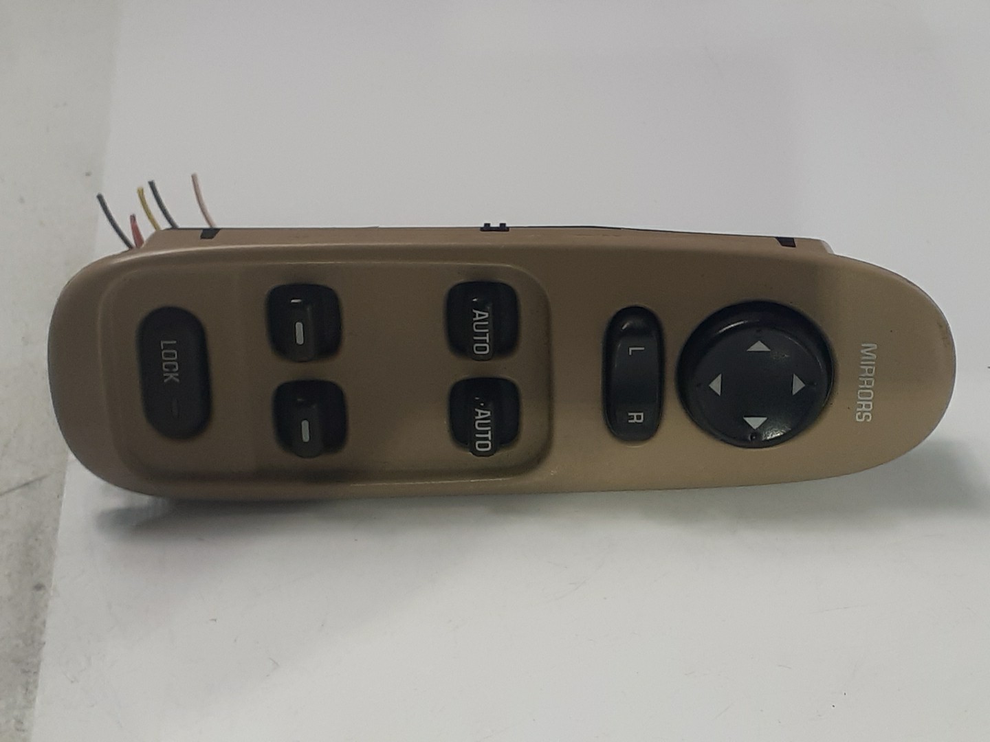 2000-2005 Buick LeSabre LH Driver Side Master Window Switch W\\Bezel OEM 25654433 2000-2005 Buick LeSabre LH Driver Side Master Window Switch W\\Bezel OEM 25654433