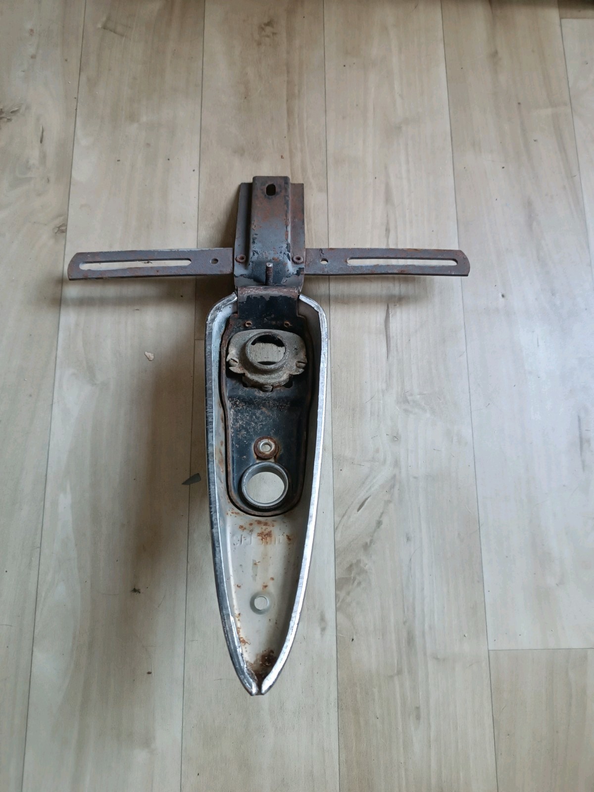 1942 1948 Chevy rear LICENSE PLATE LAMP ASSEMBLY Original GM Guide L-12 1942 1948 Chevy rear LICENSE PLATE LAMP ASSEMBLY Original GM Guide L-12