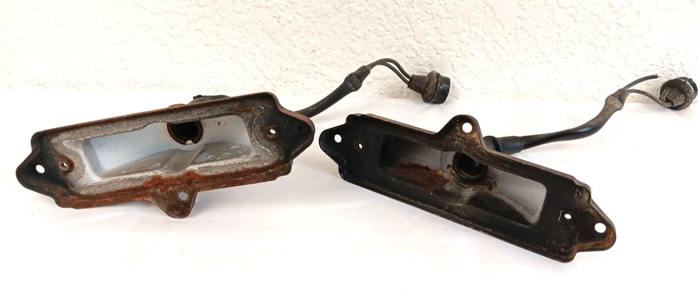2 HTF VTG Original 1965 Chevy Impala Front Turn Signal Lamp Housing Assembly 2 HTF VTG Original 1965 Chevy Impala Front Turn Signal Lamp Housing Assembly
