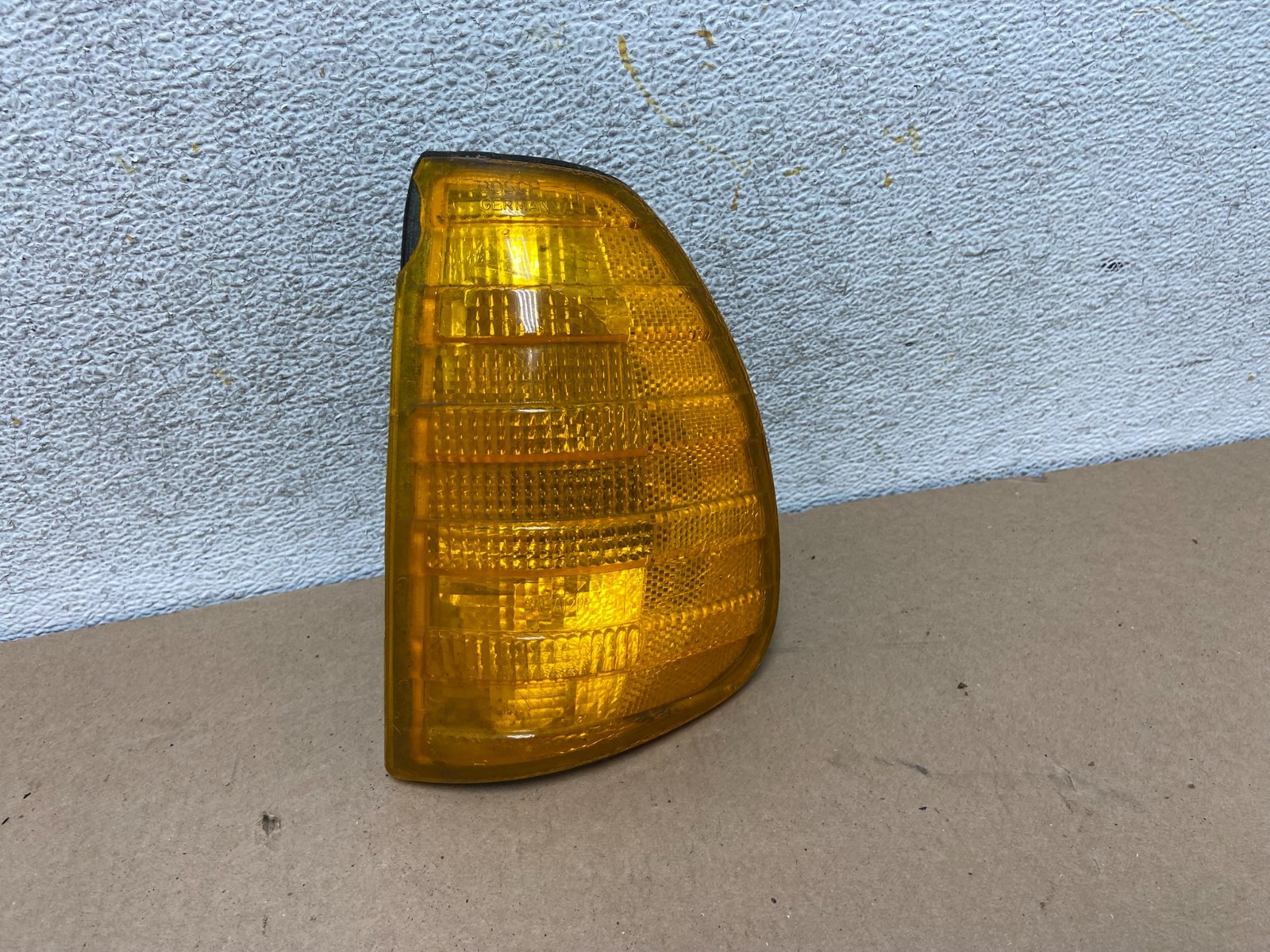 1977-1985 Mercedes Benz W123 240D Front Left Corner Turn Signal Light AH0907 DG