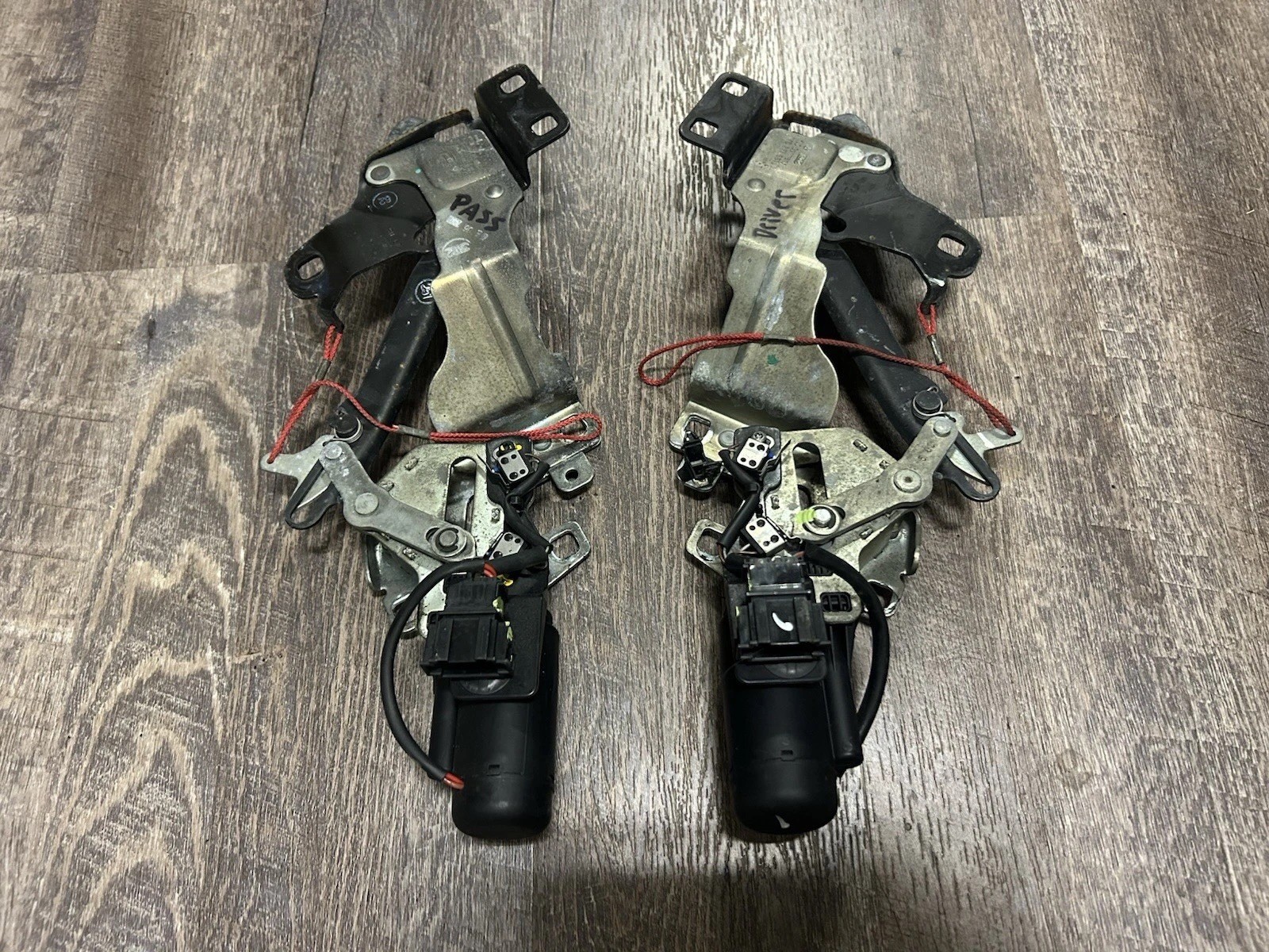 1997-2005 Volkswagen Beetle Convertible Motors Driver Passenger OEM 1997-2005 Volkswagen Beetle Convertible Motors Driver Passenger OEM