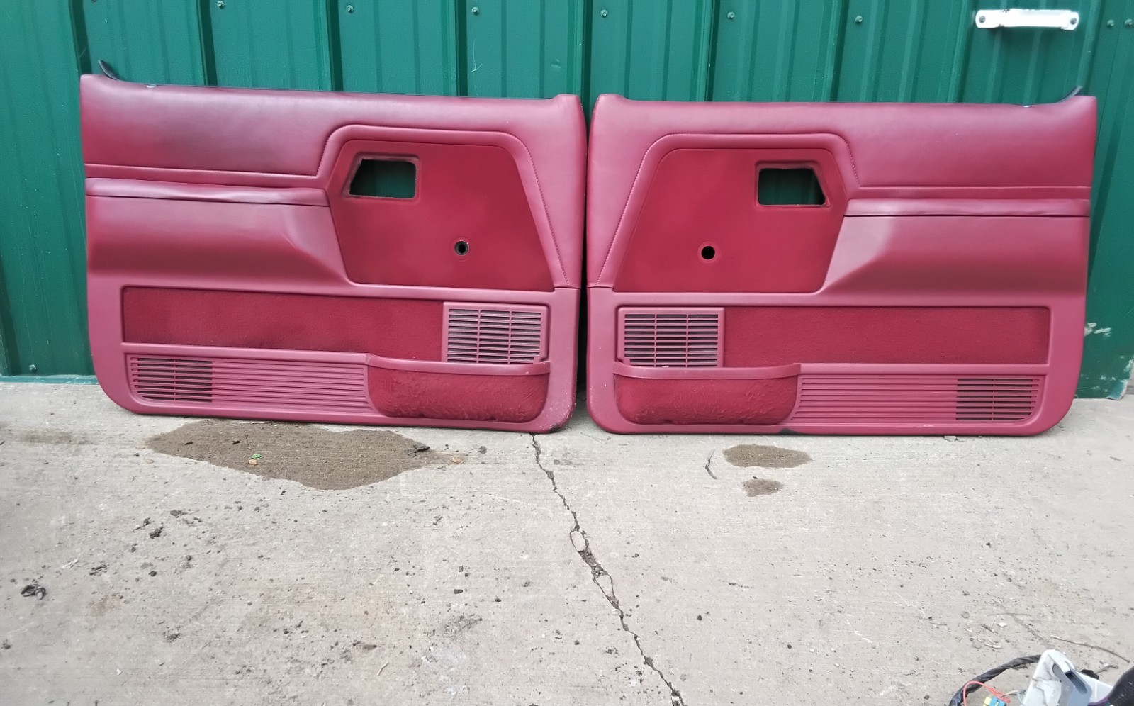 1989-1992 FORD RANGER DOOR PANELS MANUAL WINDOW RED IN COLOR OEM ASSEMBLY 89-92 1989-1992 FORD RANGER DOOR PANELS MANUAL WINDOW RED IN COLOR OEM ASSEMBLY 89-92