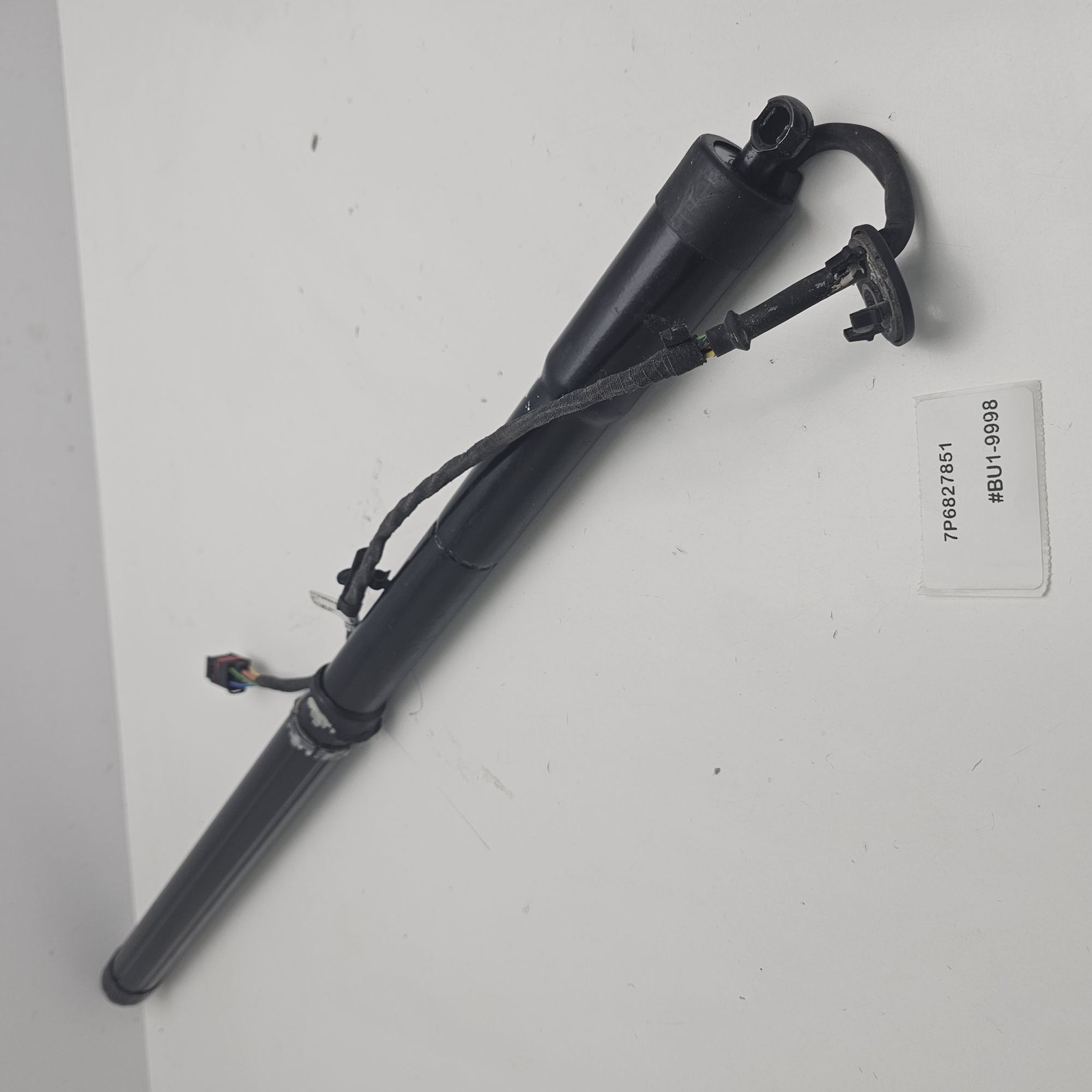 2010-2018 Volkswagen Touareg Tailgate Gas Strut 7P6827851