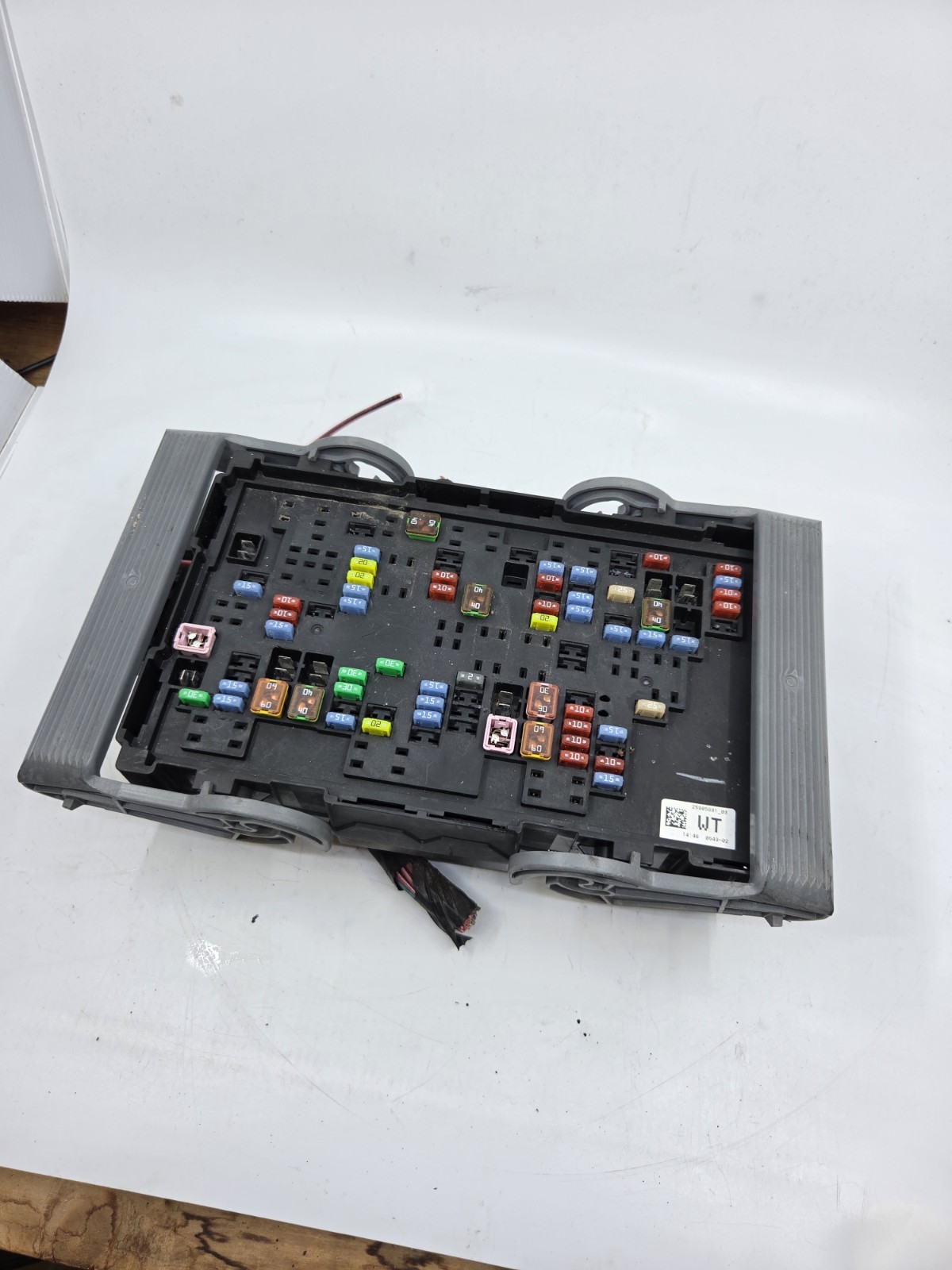 2007-2009 Chevy Suburban, 1500 Pickup, engine FuseBox P/N: 25905681 WT