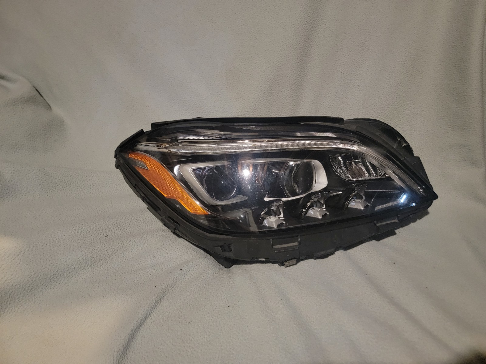 *Broken tabs* MERCEDES CLS550 W218 LED RIGHT PASSENGER HEADLIGHT OEM *Broken tabs* MERCEDES CLS550 W218 LED RIGHT PASSENGER HEADLIGHT OEM