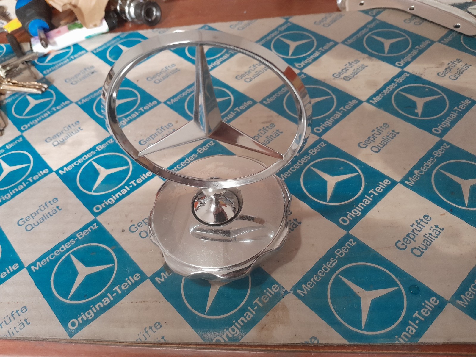 Mercedes W115 W114 W115/8 A1158800186 NEW Star + Rosette Mercedes W115 W114 W115/8 A1158800186 NEW Star + Rosette