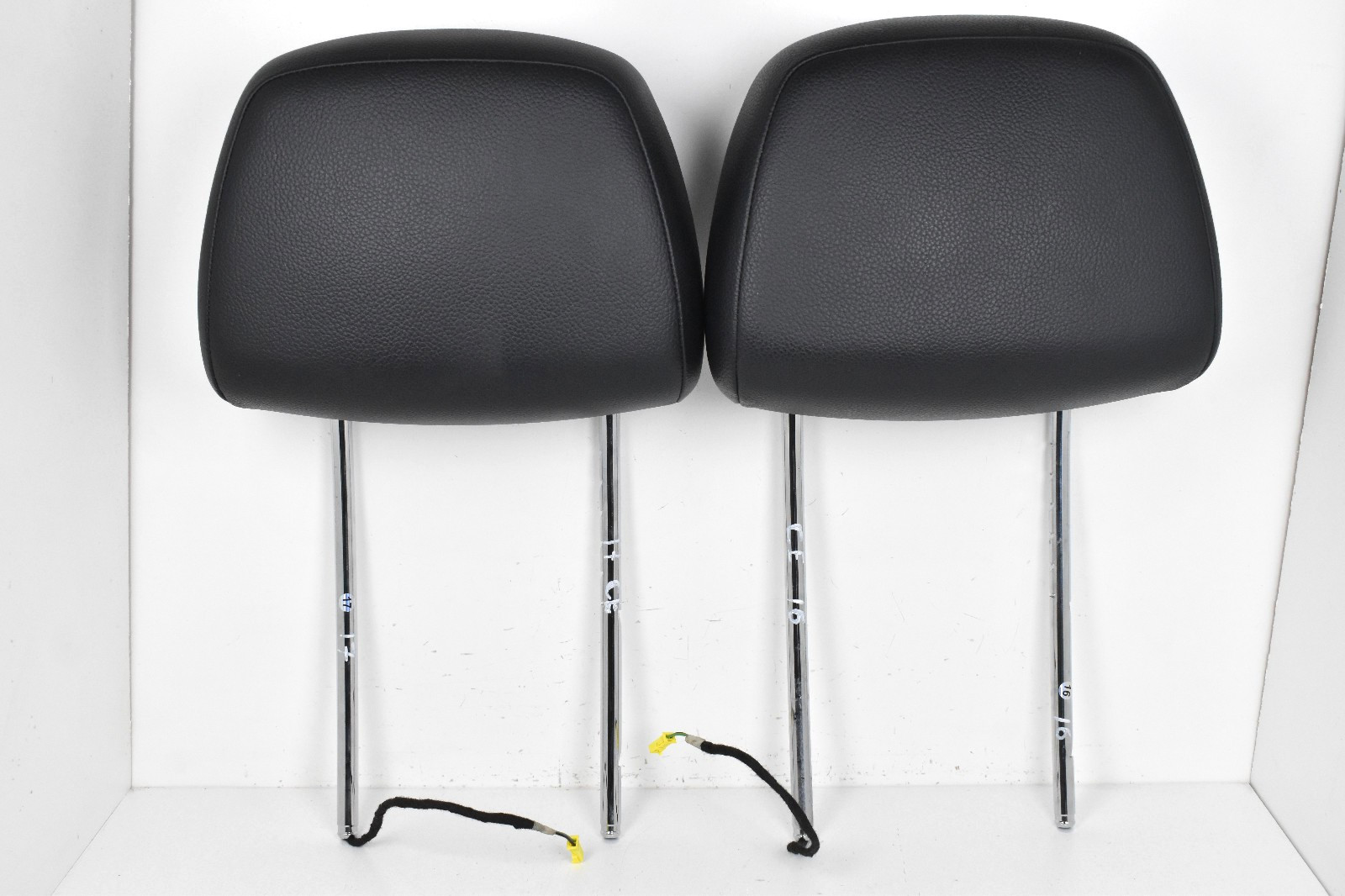2008-2014 Mercedes C300 Front Black Leather Left Right Active Headrest Set OEM 2008-2014 Mercedes C300 Front Black Leather Left Right Active Headrest Set OEM