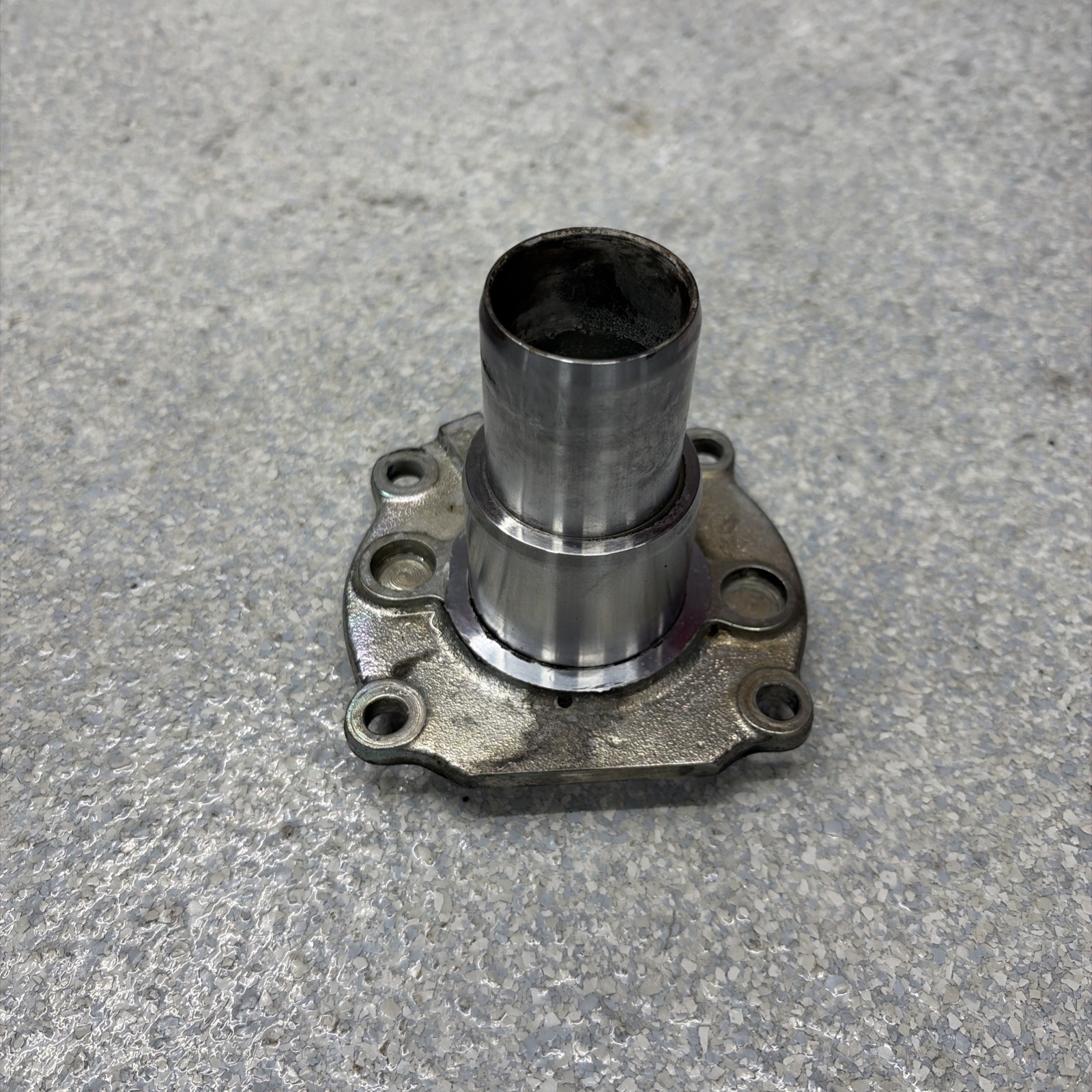 Original Ferrari 348, Mondial T Clutch Release bearing flange 136898 Original Ferrari 348, Mondial T Clutch Release bearing flange 136898