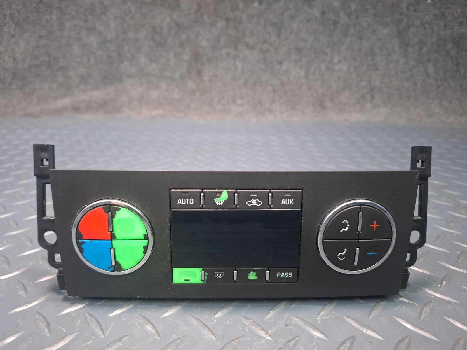 2008-2009 HUMMER H2 A/C HEATER CLIMATE CONTROL SWITCH PANEL 25868012 DAMAGED