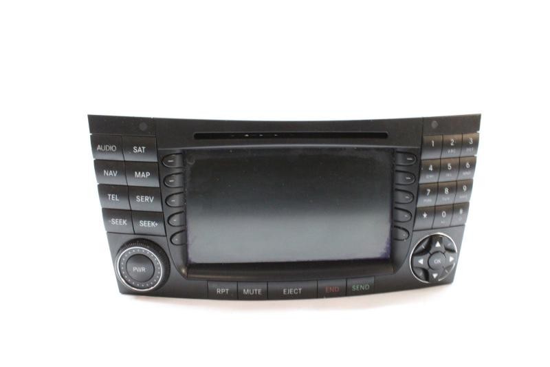 2007-2008 Mercedes Benz E Class AM FM Radio Receiver w/ Display ID 211820439 OEM