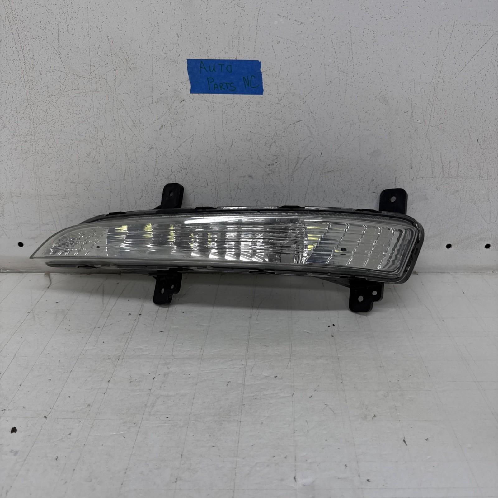 2013-2017 Chevy Traverse Driver Turn Signal Parking Lamp OEM 23305608 Scratched