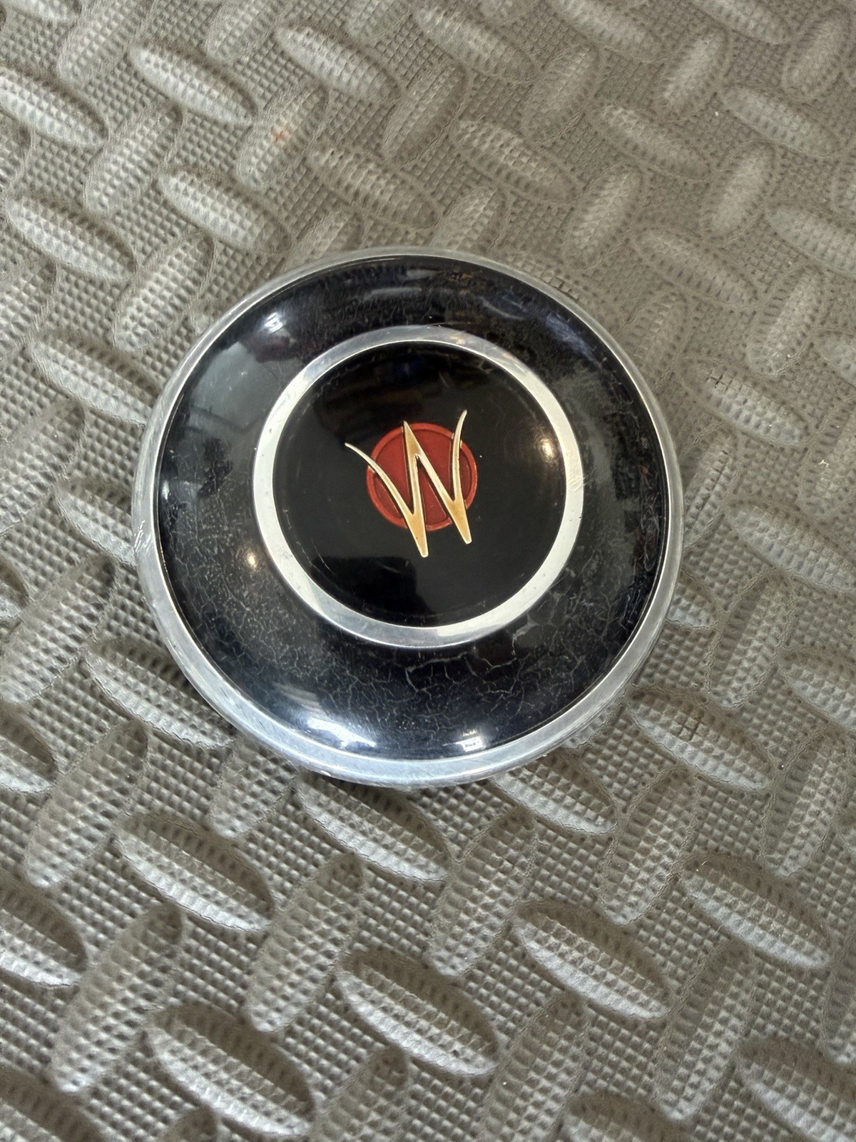 Willys Truck/station Wagon Black Red And Gold Horn Button USED Willys Truck/station Wagon Black Red And Gold Horn Button USED