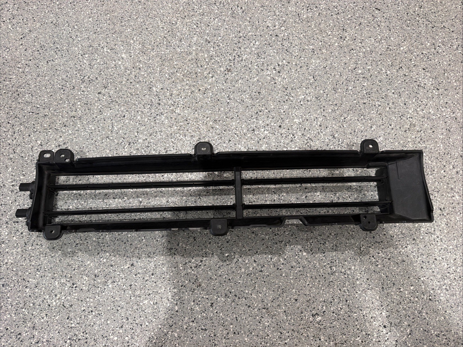 OEM 2022-2024 Hyundai Tucson Lower Shutter Assembly 86950N9000 OEM 2022-2024 Hyundai Tucson Lower Shutter Assembly 86950N9000