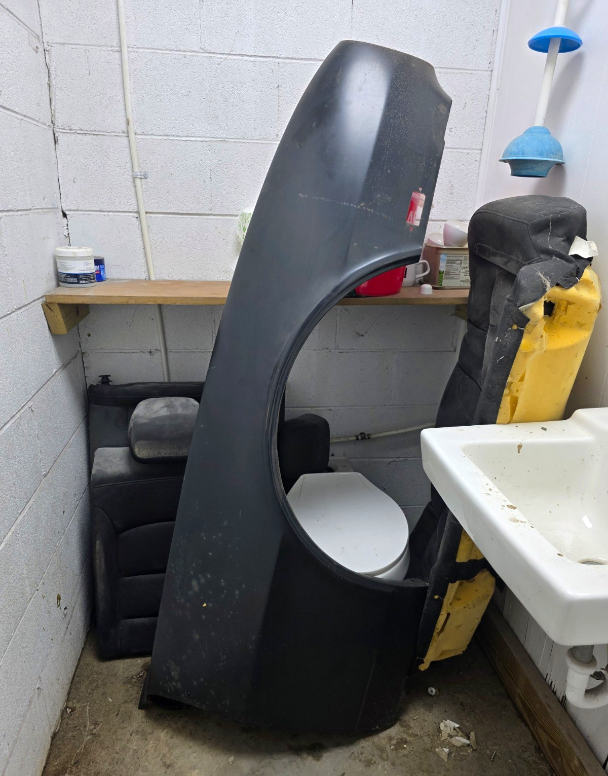 1968 NOS GM FRONT FENDERS 1968 NOS GM FRONT FENDERS