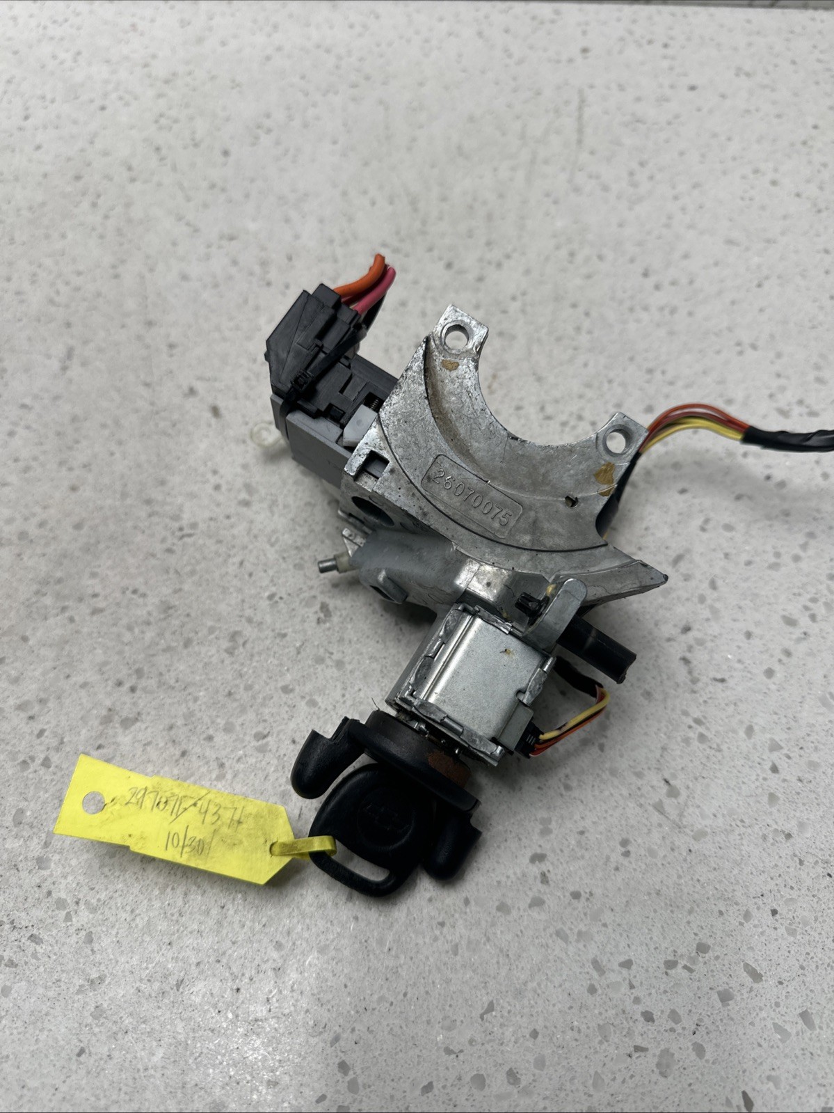 00-05 GM S10 TRAILBLAZER IGNITION LOCK HOUSING SWITCH ASSEMBLY W/ KEY USED OEM 00-05 GM S10 TRAILBLAZER IGNITION LOCK HOUSING SWITCH ASSEMBLY W/ KEY USED OEM