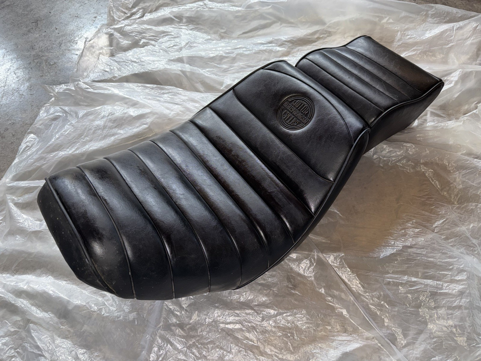 HARLEY DAVIDSON FXR SEAT OEM 1990s HARLEY DAVIDSON FXR SEAT OEM 1990s