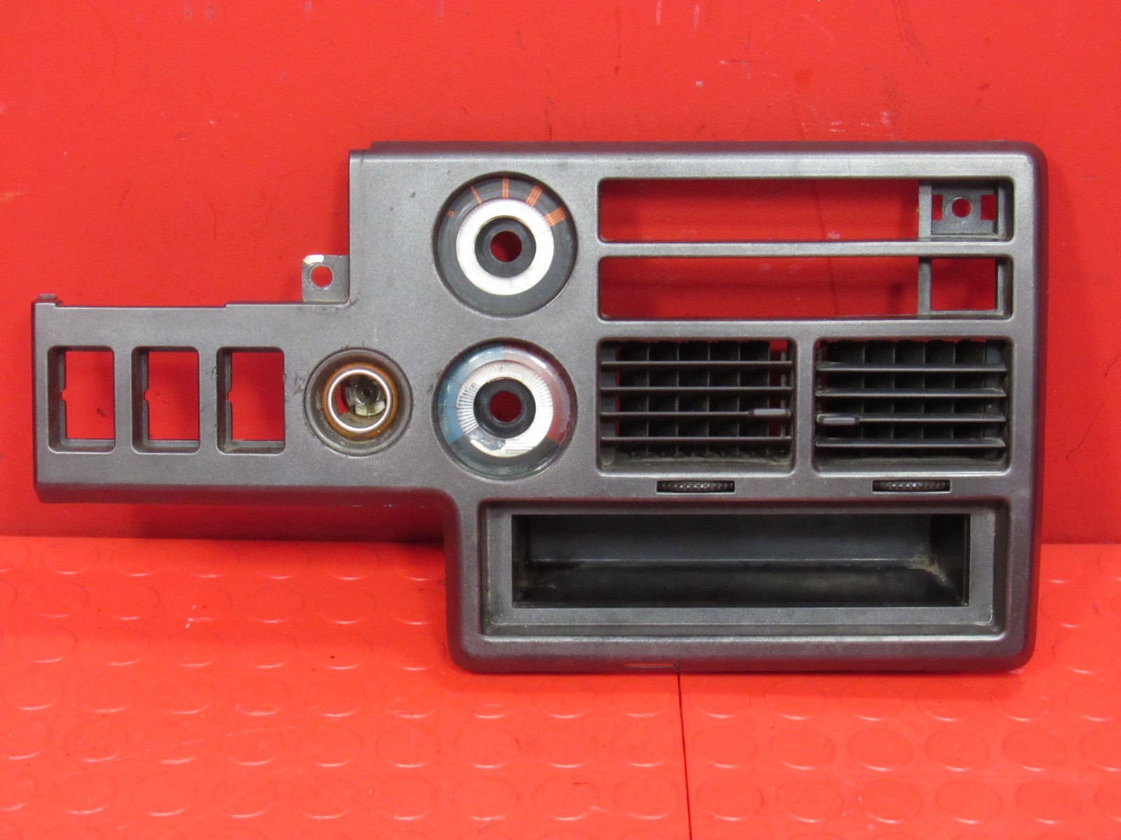 1986-1993 Mazda B-Series B2000 B2200 B2600i Dash Bezel Vents Trim Panel 0107 1986-1993 Mazda B-Series B2000 B2200 B2600i Dash Bezel Vents Trim Panel 0107