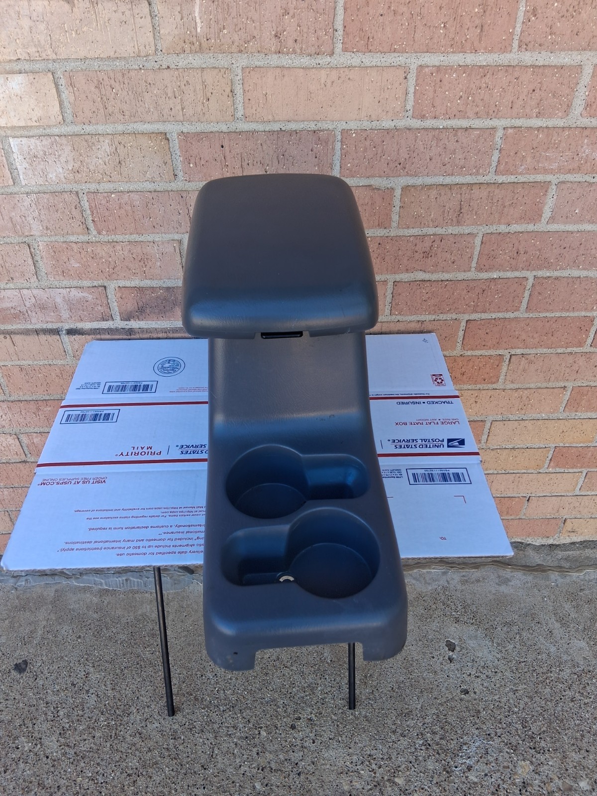 2000-2004 Nissan Frontier Xterra Center Console Armrest Extended Cab OEM Gray