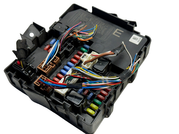 2009 - 2015 Nissan Armada Pathfinder Titan Fuse Body IPDM Module 284B7 ZE03B OEM