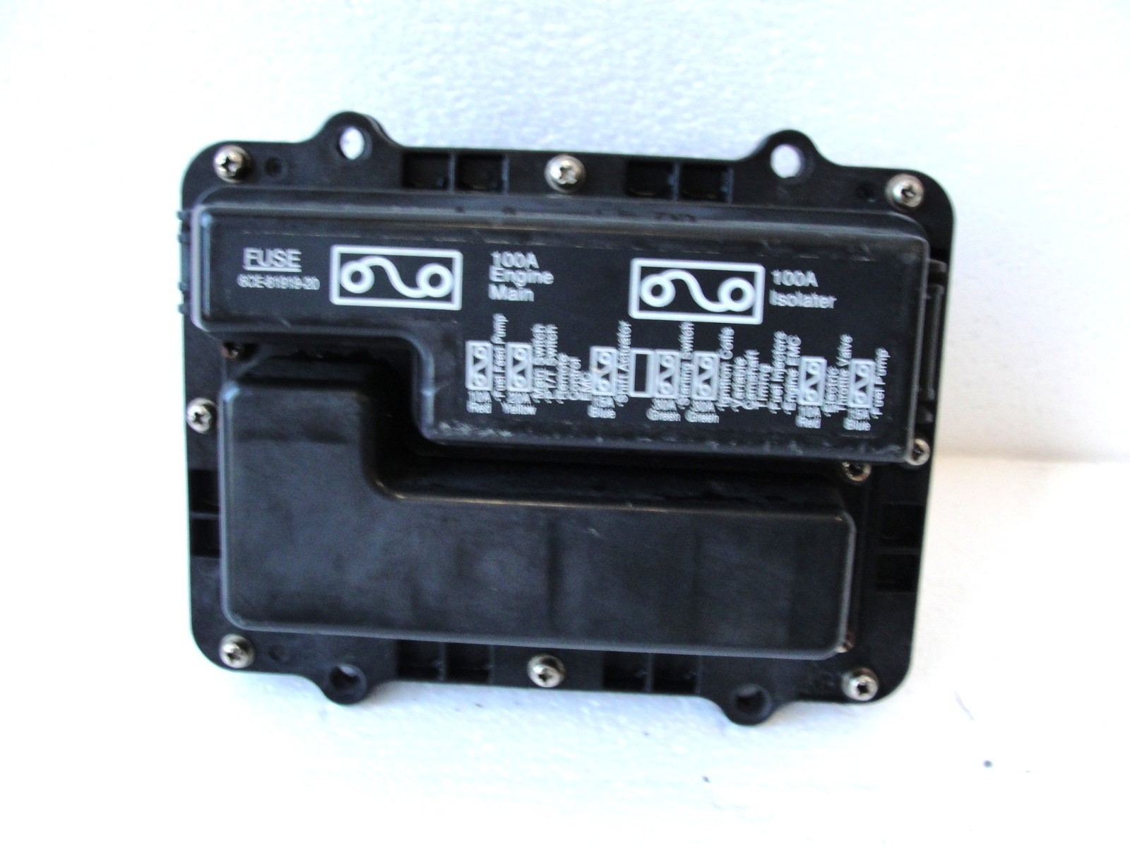 Yamaha 225 250 300 hp Outboard 4.2L Motor Fuse Relay Box 6CE-82170-12-00 6CE-11 Yamaha 225 250 300 hp Outboard 4.2L Motor Fuse Relay Box 6CE-82170-12-00 6CE-11