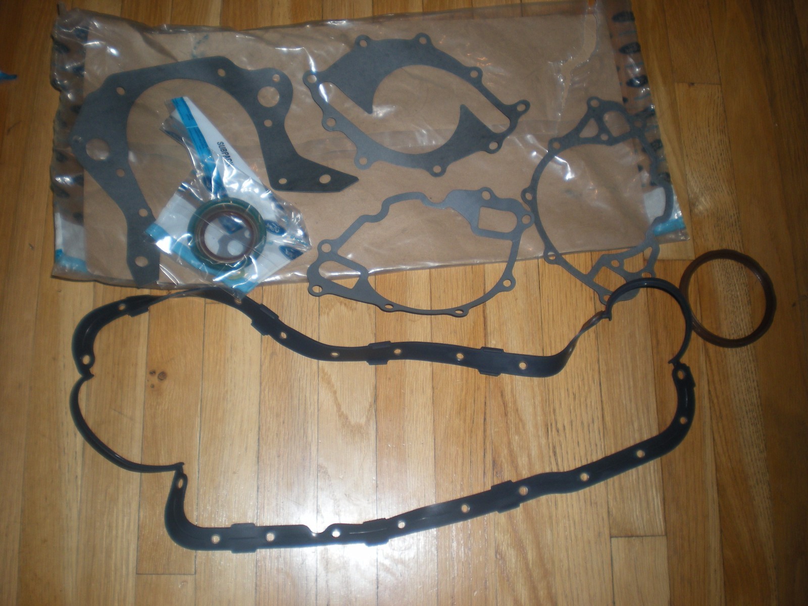 NOS 1987 88 89 90 91 92 93 FORD MUSTANG 5.0L LOWER ENGINE GASKET SET NOS 1987 88 89 90 91 92 93 FORD MUSTANG 5.0L LOWER ENGINE GASKET SET