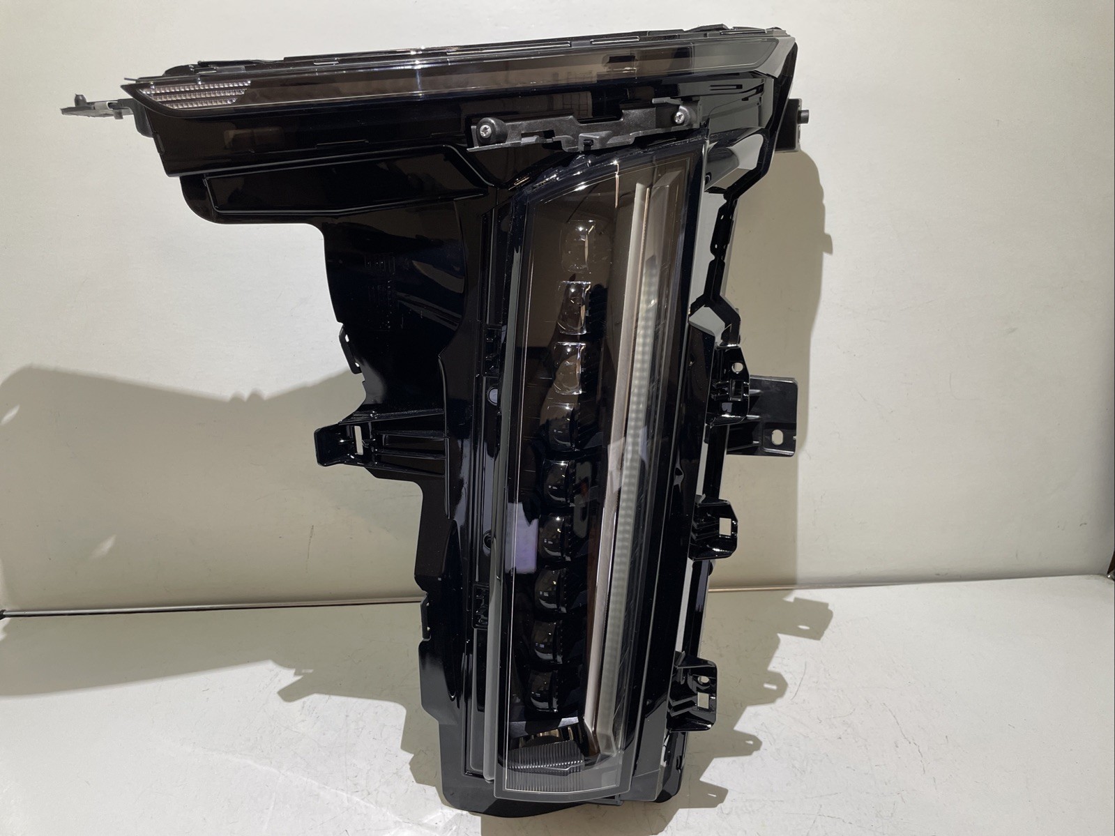 Nice 2023 - 2025 Cadillac Lyriq LED Headlight Driver Left LH OEM 9148