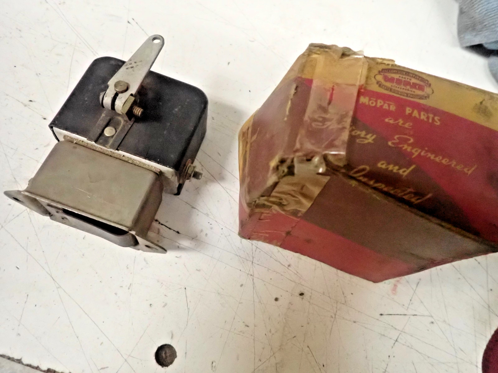 New Old Stock Sisson Carb Choke for 1934-1938 Chrysler Models Mopar #621937 New Old Stock Sisson Carb Choke for 1934-1938 Chrysler Models Mopar #621937