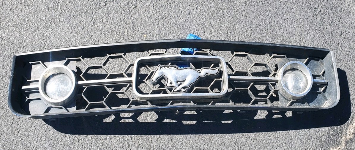 2005-2009 Ford Mustang GT Pony Upper Grille With Fog lights and clips and plugs 2005-2009 Ford Mustang GT Pony Upper Grille With Fog lights and clips and plugs