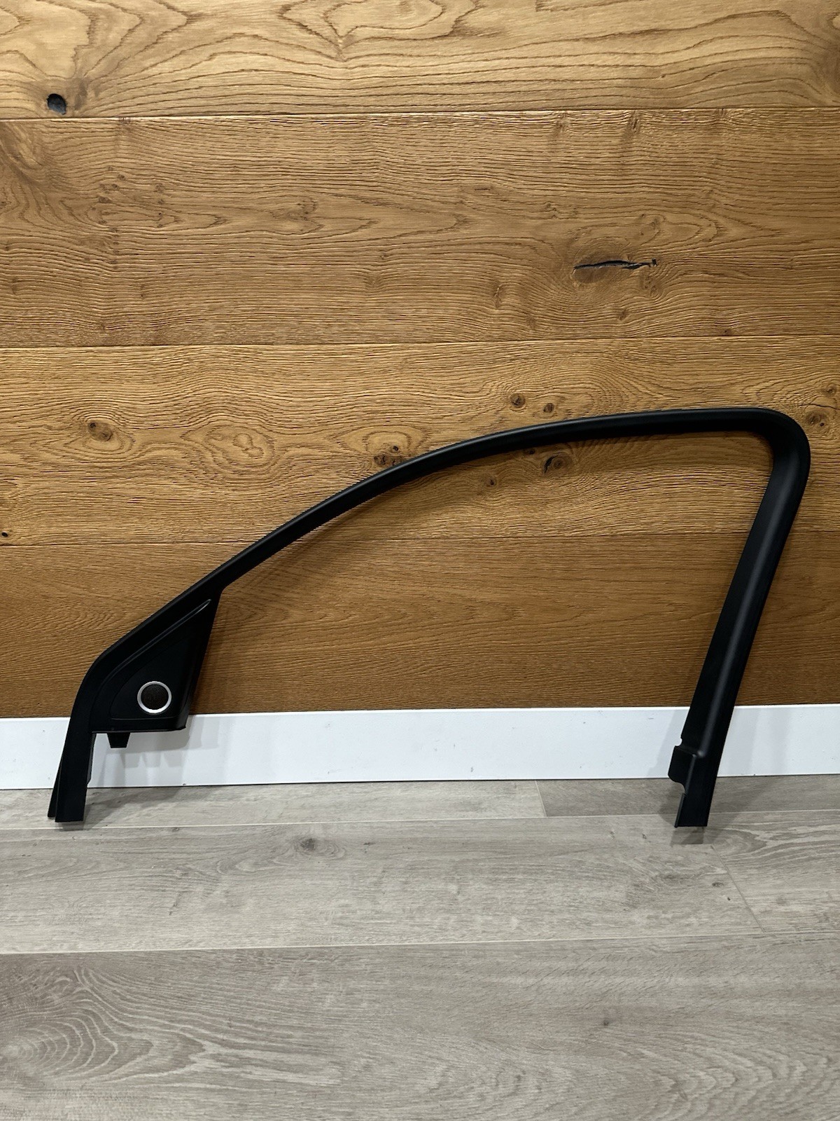 2009-17 AUDI Q5 FRONT RIGHT PASSENGER SIDE DOOR WINDOW FRAME TRIM OEM 8R0867610