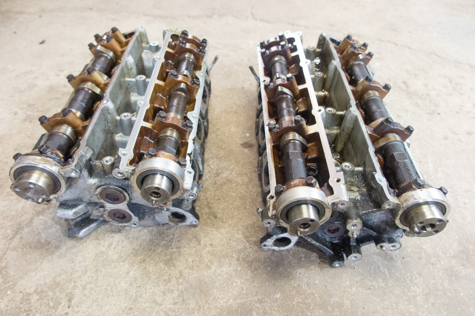 93-96 NISSAN 300ZX COMPLETE ENGINE CYLINDER HEADS SET PAIR R/L NON TURBO 10Y OEM
