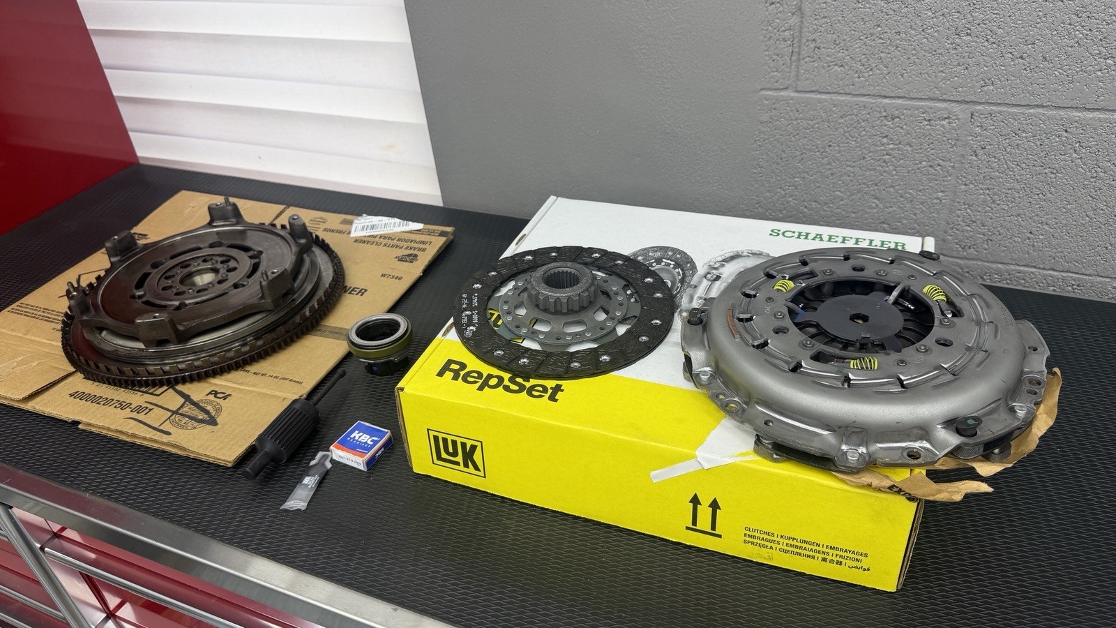 LUK BMW E90 E92 M3 NEW Twin Disk Clutch And Used Flywheel With Bolts 3 Series LUK BMW E90 E92 M3 NEW Twin Disk Clutch And Used Flywheel With Bolts 3 Series