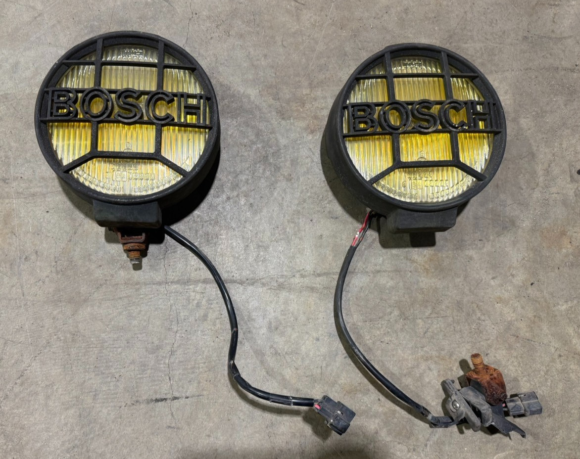 USED Bosch Halogen Fog Lights Yellow Round 6.5 Inches 1305602083...084 Set of 2 USED Bosch Halogen Fog Lights Yellow Round 6.5 Inches 1305602083...084 Set of 2