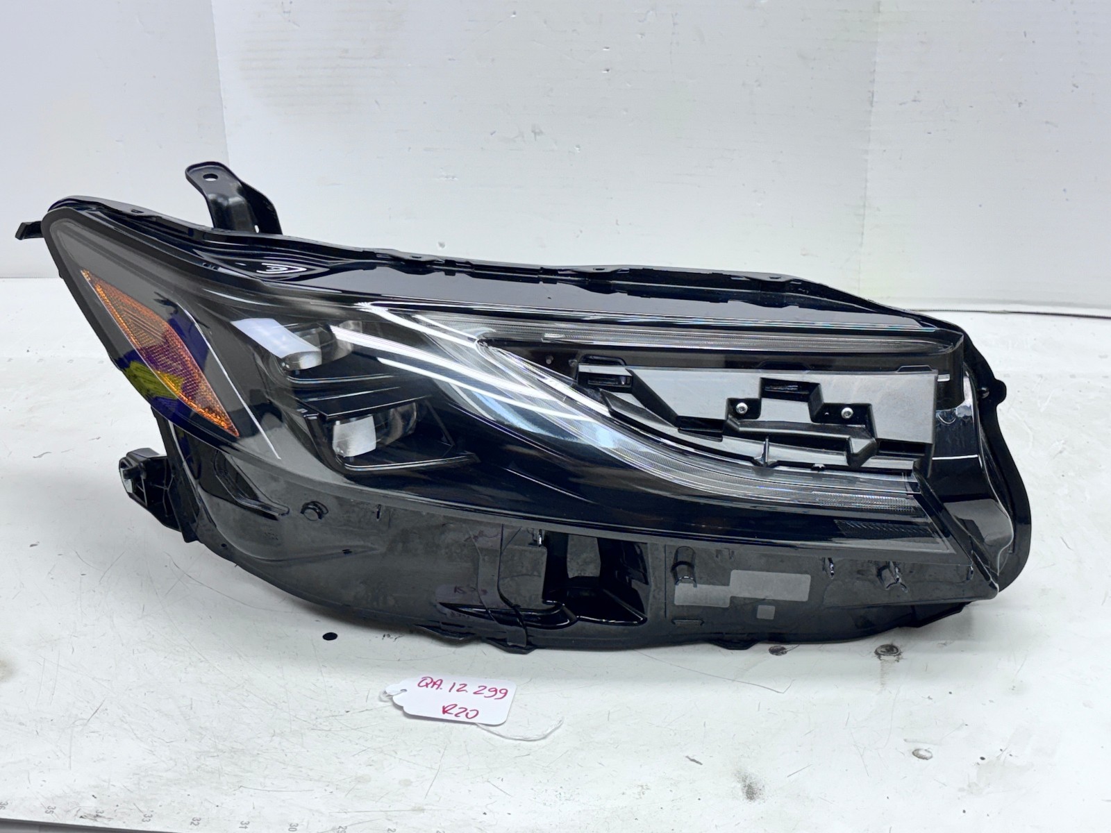2025 2026 Toyota Camry XSE Led Front Right OEM Headlight 81110-aq030 2025 2026 Toyota Camry XSE Led Front Right OEM Headlight 81110-aq030