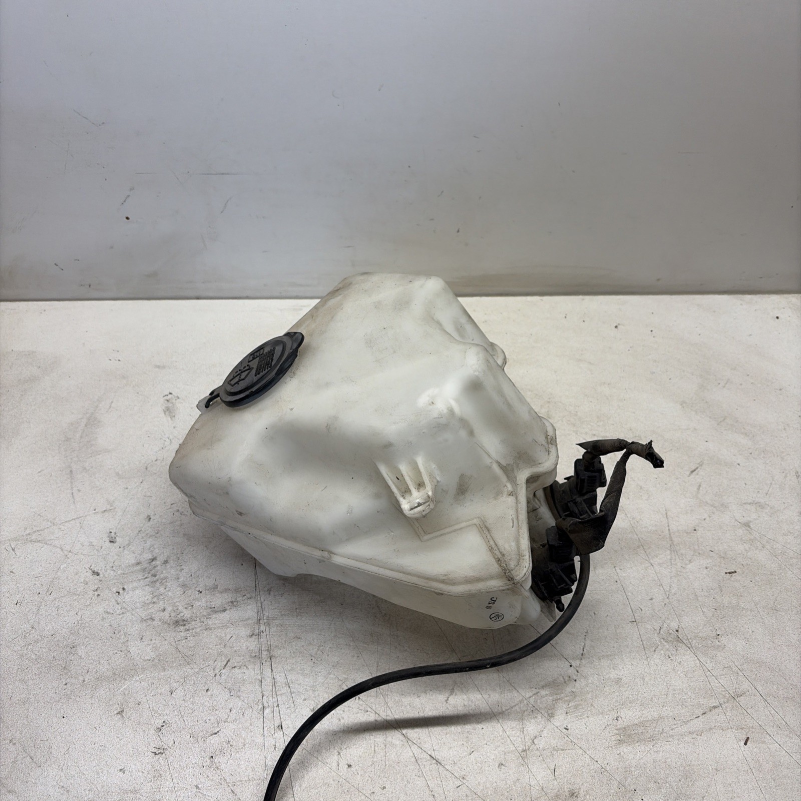 2004-2009 Toyota Prius Windshield Washer Reservoir Tank Pump 060851-145 OEM